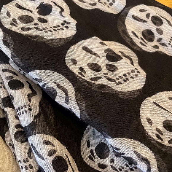 Scull scarfs - Picture 8 of 8